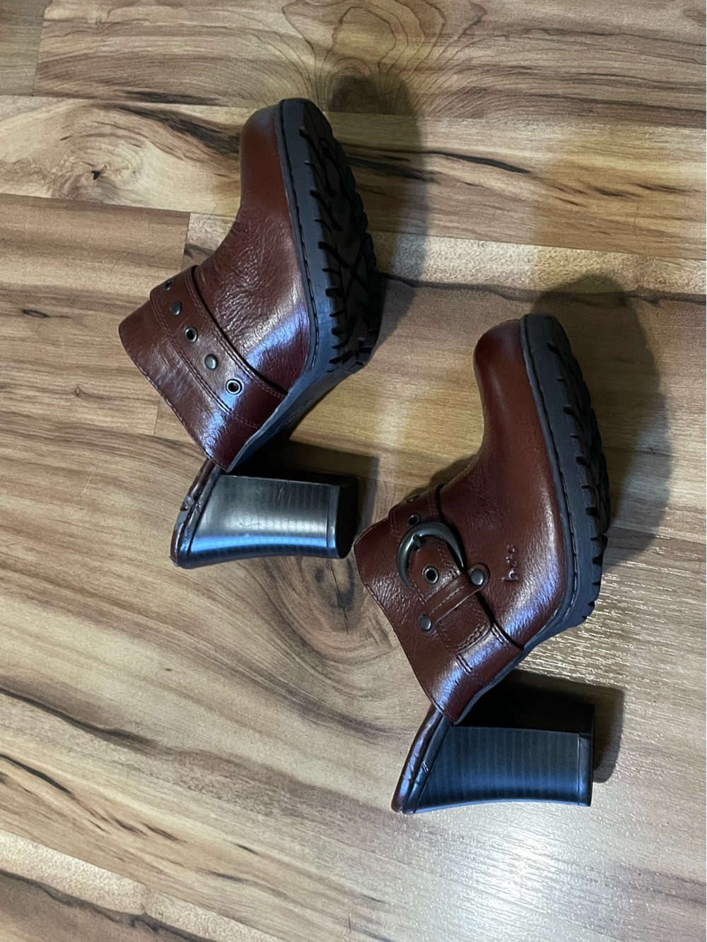 Vintage b.o.c. Born Brown Leather Platform Clog Mules Decorative Buckle Sz 8
